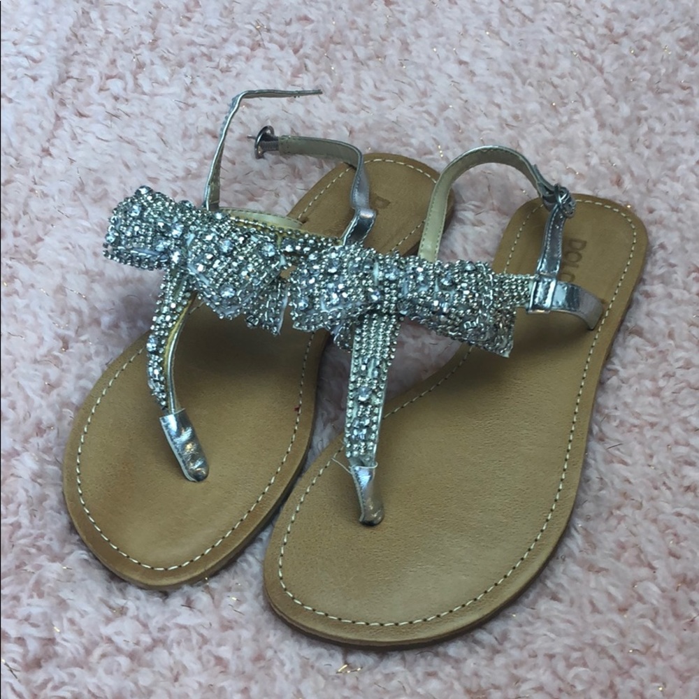 Flat sandals